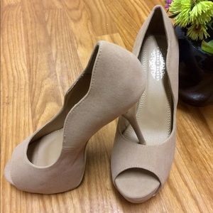 (Price Drop) Charles Albert Suede Tan Heel Size 9